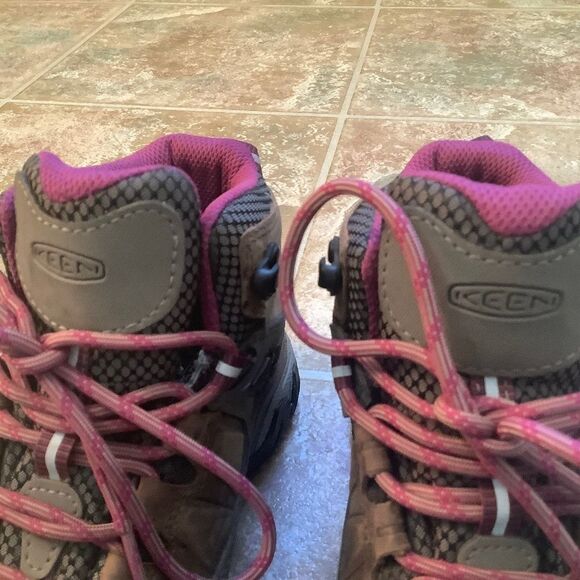 Keen women’s Targhee 3 Mid height waterproof hiking boot size 6 - Picture 15 of 16